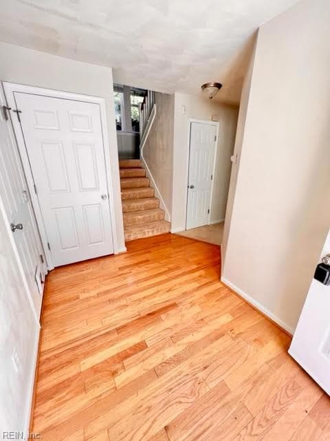 Hardwood floors in entry!