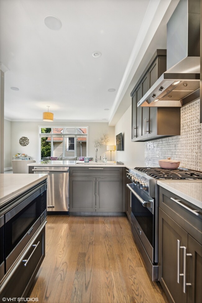 257 W 1st St, Elmhurst, IL 60126 - photo 6