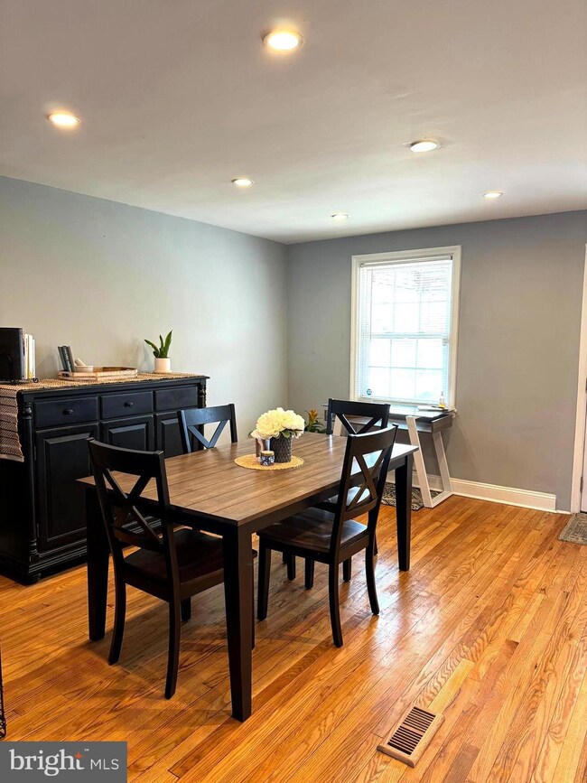 4303 Eldone Rd, Baltimore, MD 21229 - photo 6