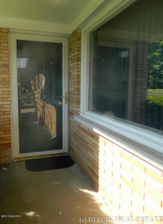 4906 Kalamazoo AVE-1