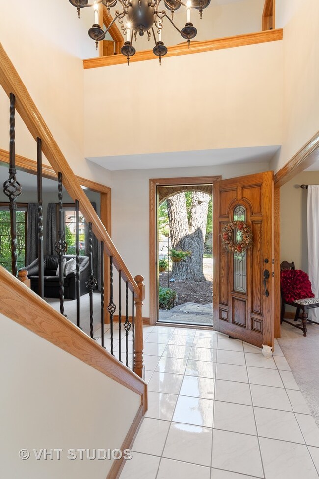 2005 Mustang Dr, Naperville, IL 60565 - photo 3