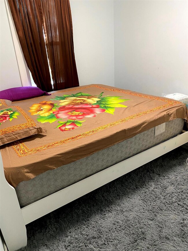 107-02 Pinegrove St unit 2nd floor, Jamaica, NY 11435 - photo 5