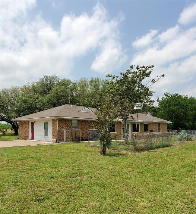 421 S Oak St, Ector, TX 75439 - photo 4