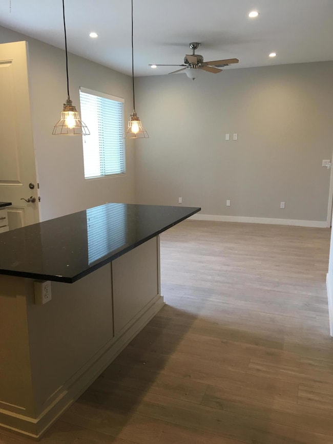 Breakfast Bar & Great Rm