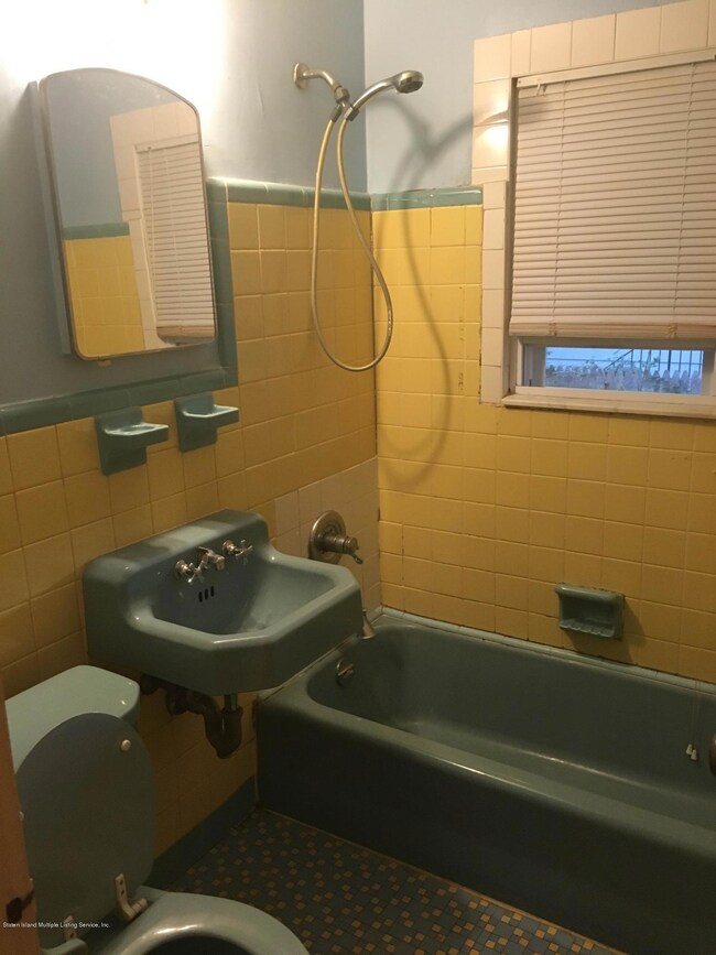 44 Remsen St, Staten Island, NY 10304 - photo 2
