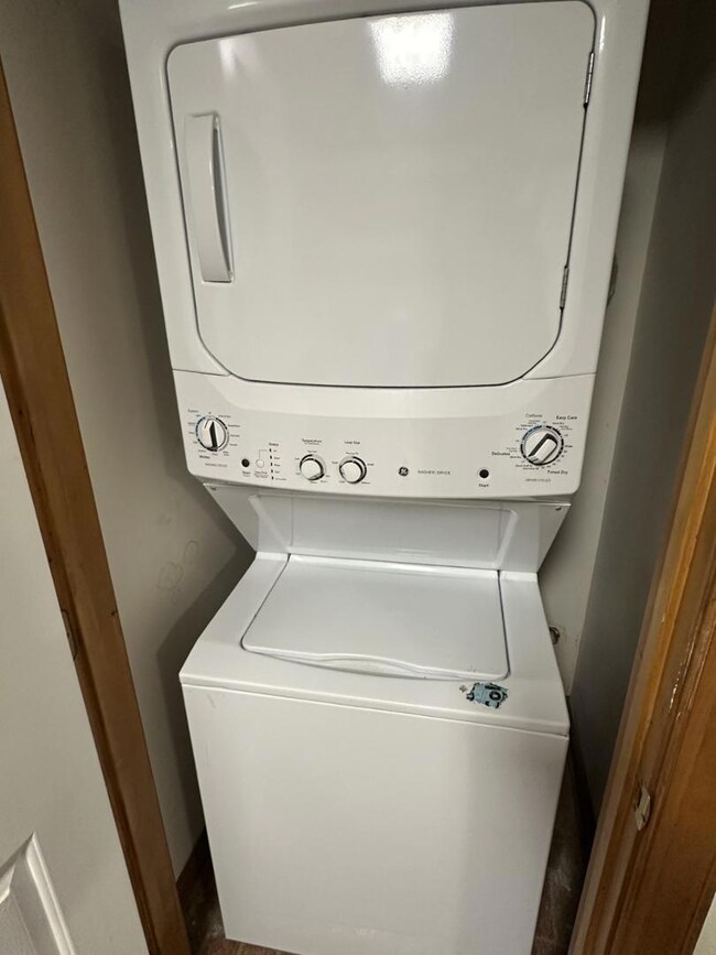 3533 Ivy Commons Dr unit 202, Raleigh, NC 27606 - photo 5