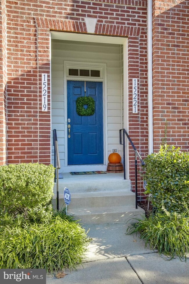 15221 Lancashire Dr unit 369, Woodbridge, VA 22191 - photo 2