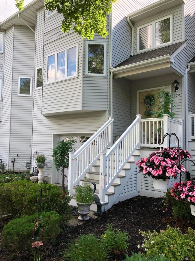 122 Orchid Ct