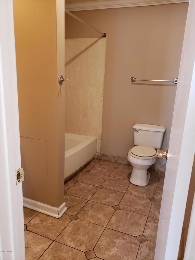 415 Vieux Orleans Hall bath