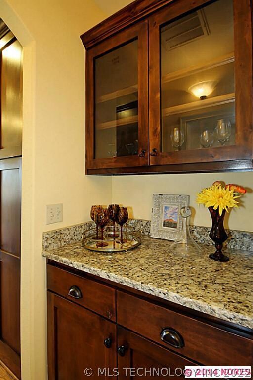 Granite, glass front cabinets, across from walk in