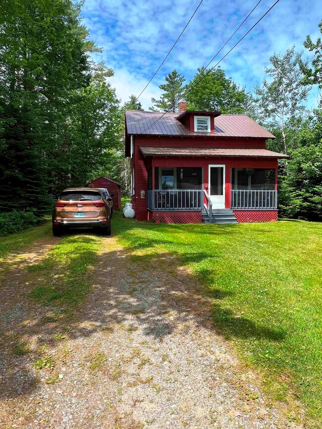 137 Prospect St, Bethlehem, NH 03574 - photo 2