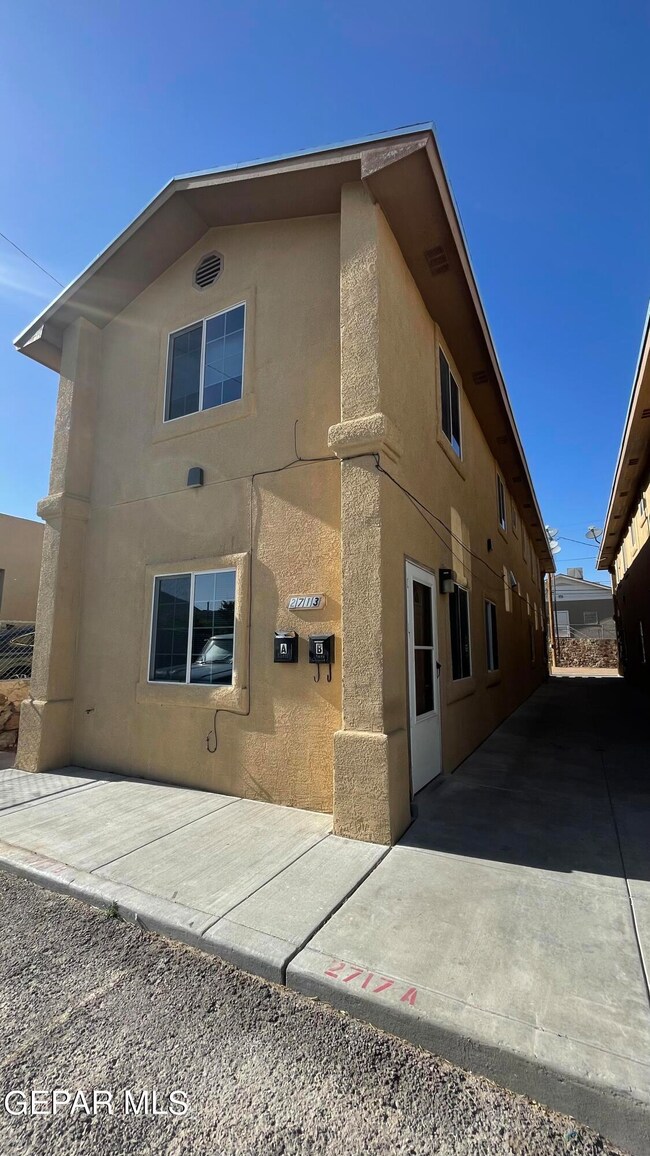 2713 Idalia Ave unit A, El Paso, TX 79930 - photo 2