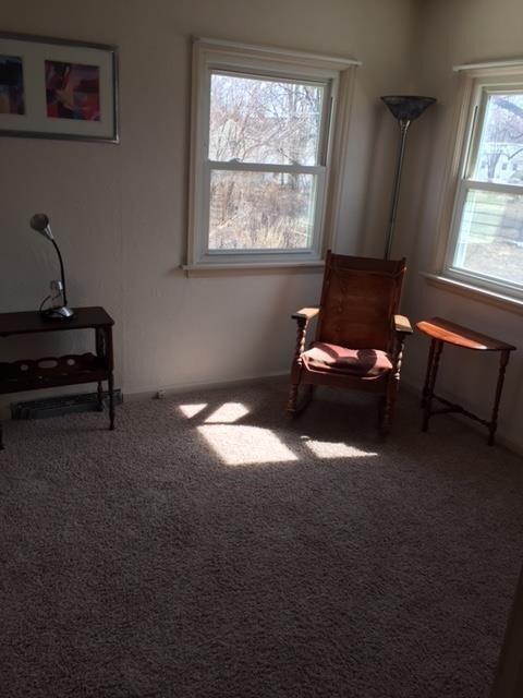 303 W Clark St, Hiawatha, IA 52233 - photo 2