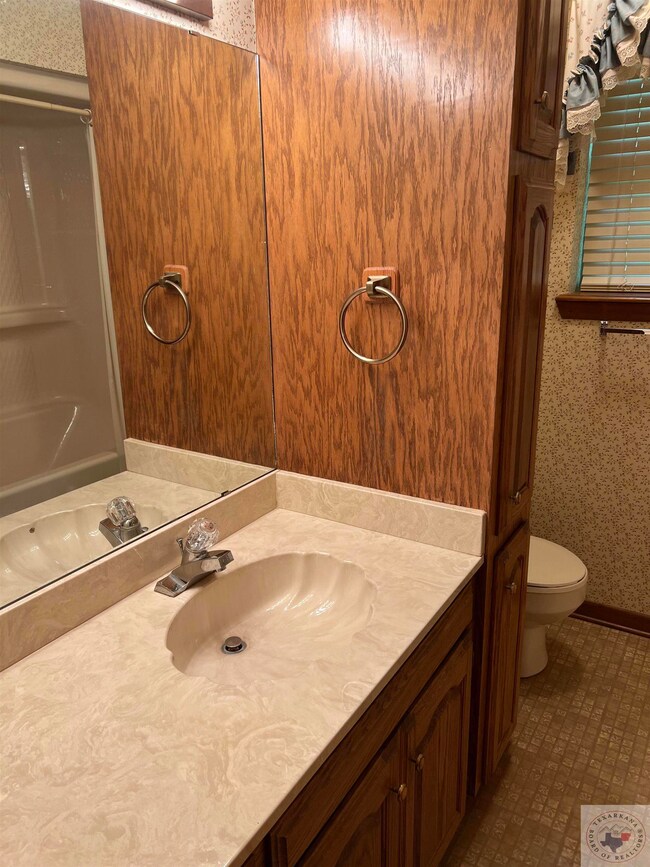 424 Northwest Dr, Wake Village, TX 75501 - photo 6