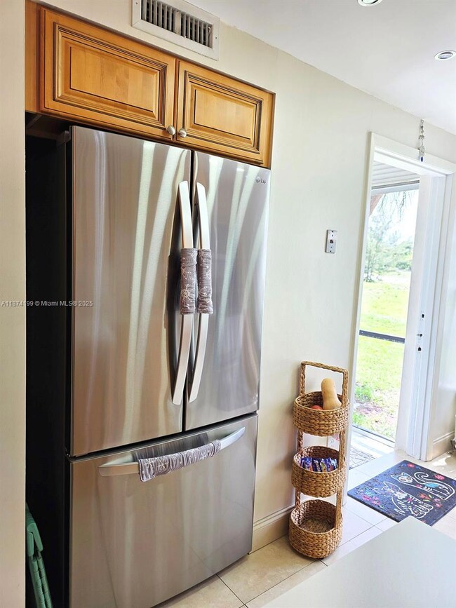 4160 Inverrary Dr unit 112, Lauderhill, FL 33319 - photo 3