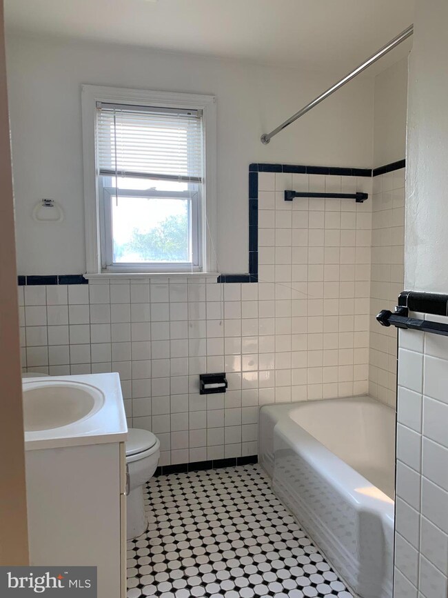 401 7th St unit 4, Laurel, MD 20707 - photo 3