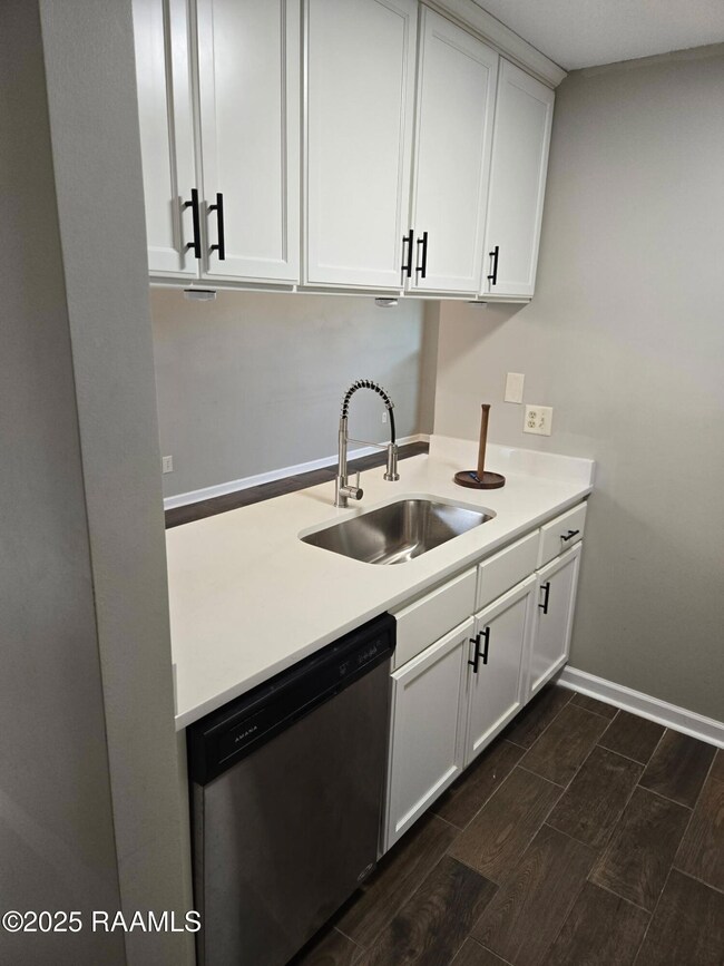 202 Long Plantation Blvd unit F, Lafayette, LA 70508 - photo 5