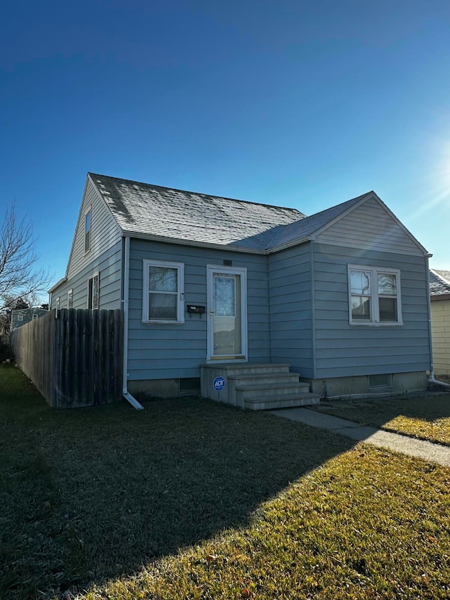 508 N 3rd St, Aberdeen, SD 57401 - photo 2