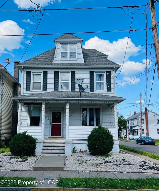 37 Sturdevant St, Wilkes Barre, PA 18702 - photo 2