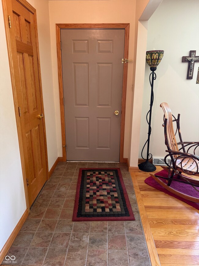 1220 Countryside Ln, Columbus, IN 47201 - photo 4