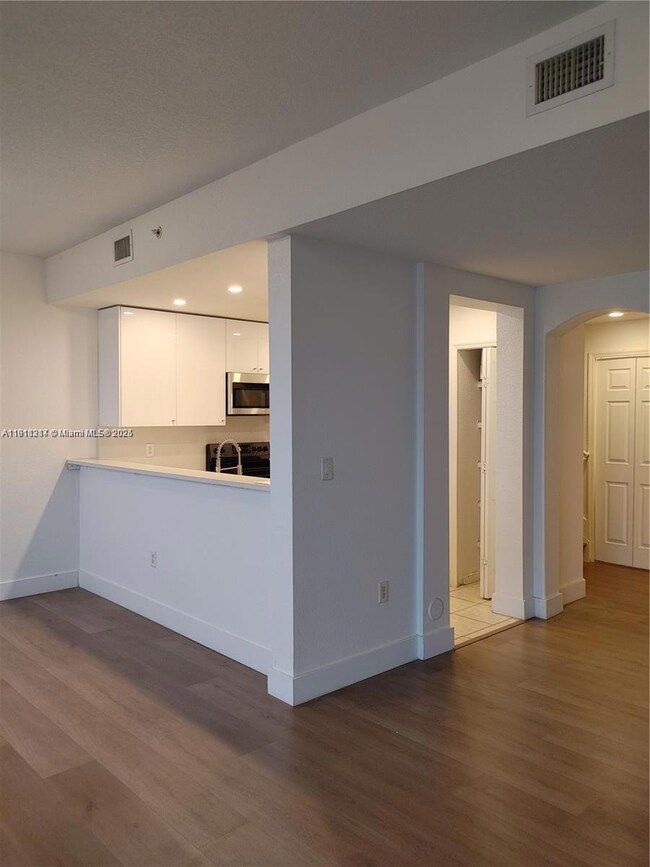 10901 NW 83rd St unit 204, Doral, FL 33178 - photo 6