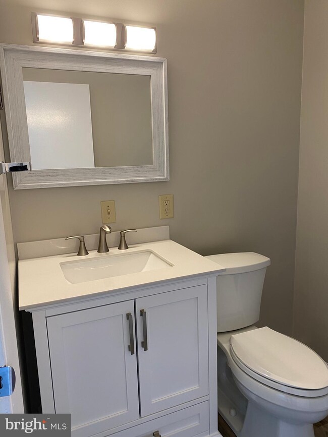 956 E Maple St unit D, Palmyra, PA 17078 - photo 7