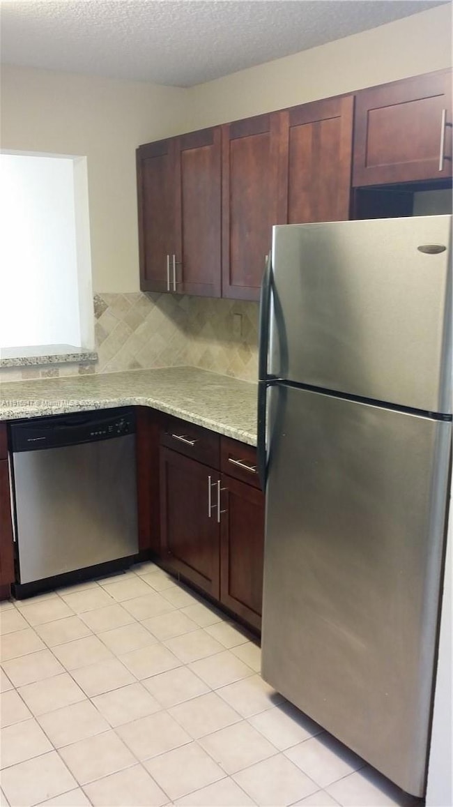 9457 Palm Cir N, Pembroke Pines, FL 33025 - photo 2