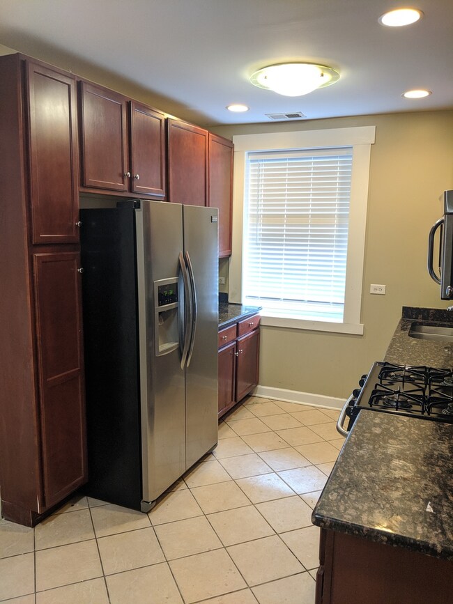 2737 W Arthur Ave unit 1, Chicago, IL 60645 - photo 6