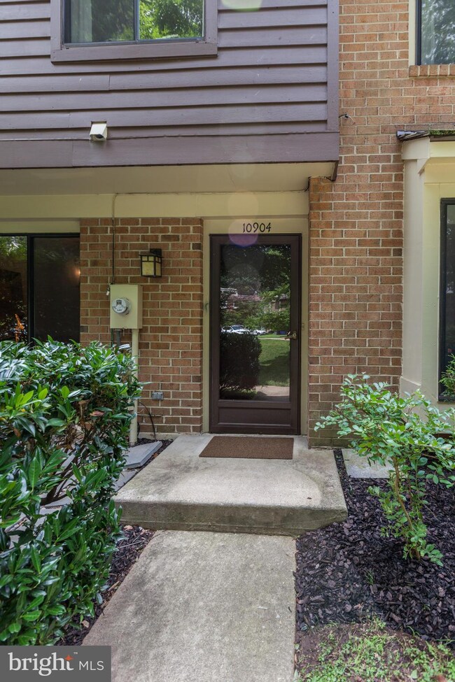 10904 Whiterim Dr, Potomac, MD 20854 - photo 3