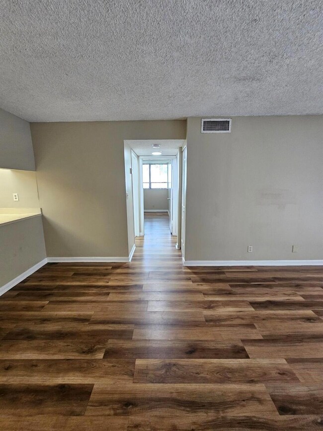 Presidential Golfview unit 2050, West Palm Beach, FL 33401 - photo 4