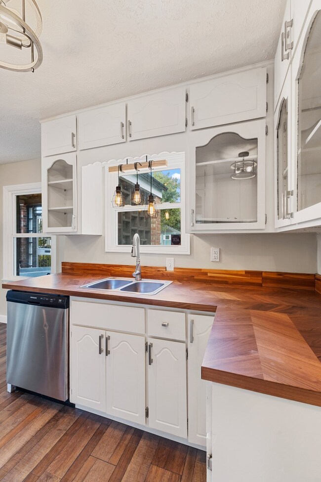 1944 N Colorado Ave, Indianapolis, IN 46218 - photo 7