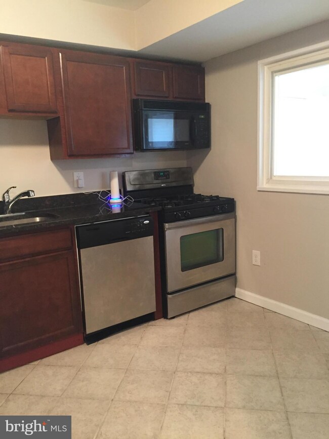 6406 Country Club Ct, Hyattsville, MD 20785 - photo 4