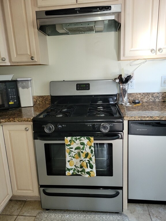 35 Highland Ave unit 2, Newtonville, MA 02460 - photo 3