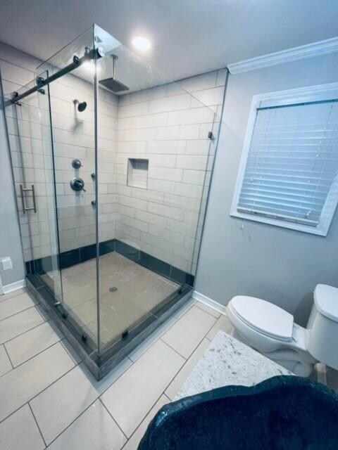Unit R bathroom