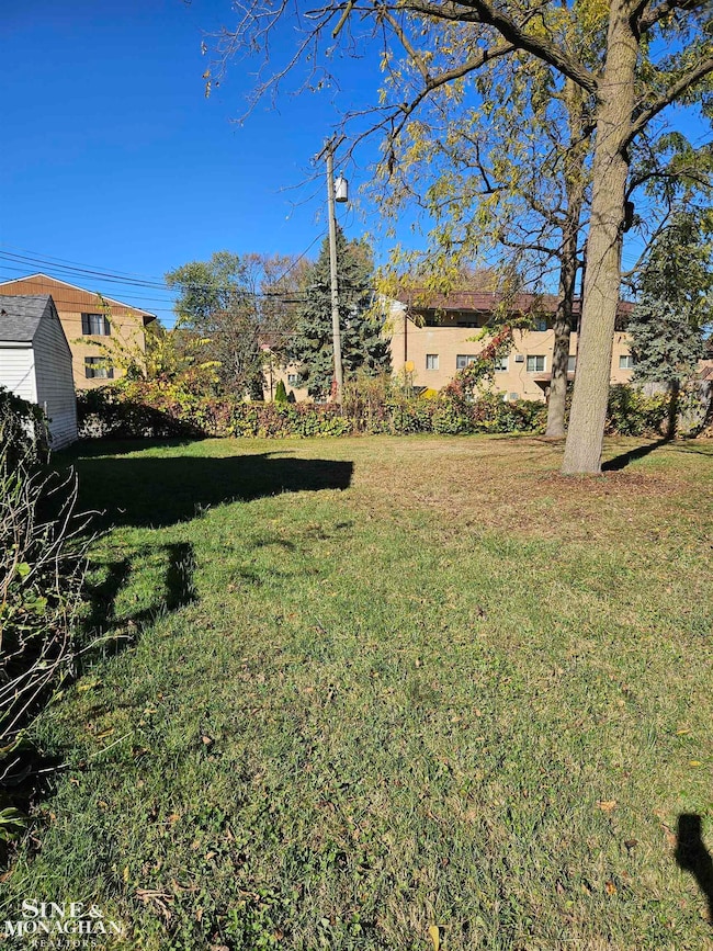 186 Hubbard St, Mount Clemens, MI 48043 - photo 3
