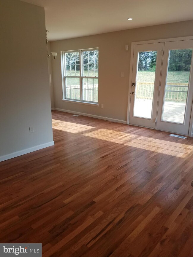 12204 Emerald Way, Germantown, MD 20876 - photo 3