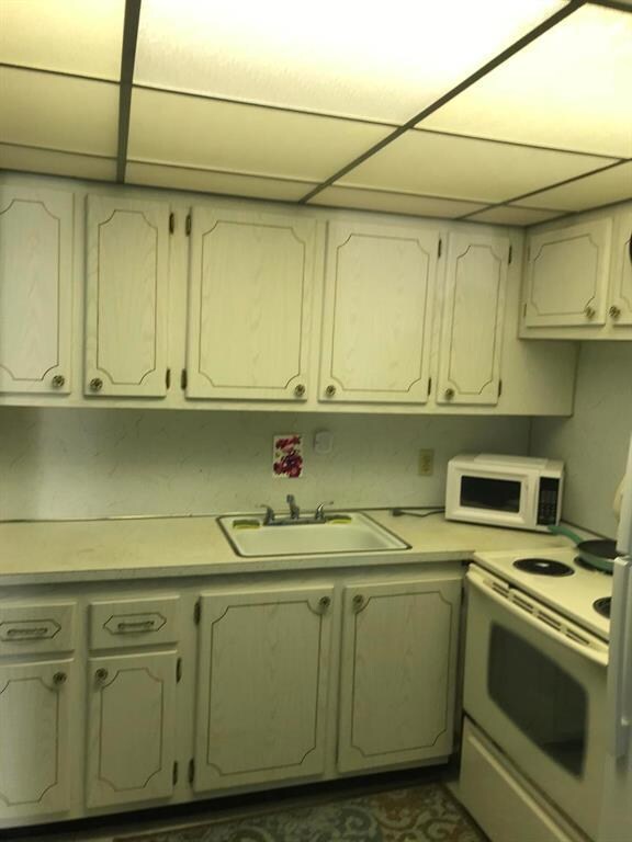 173 Camden H, West Palm Beach, FL 33417 - photo 4