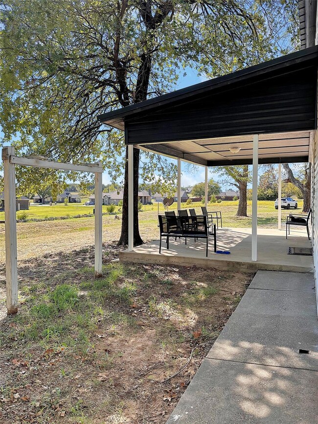 1405 Jay Bird Rd, Springtown, TX 76082 - photo 5