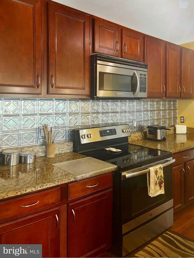 9716 Lake Pointe Ct unit 302, Upper Marlboro, MD 20774 - photo 2