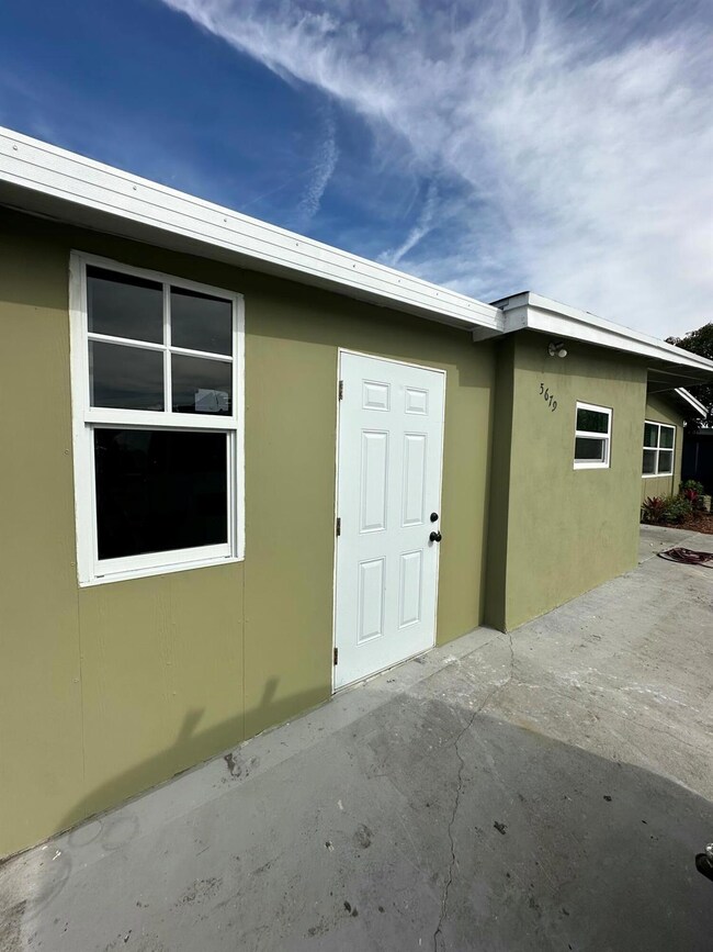 5679 S Rue Rd, West Palm Beach, FL 33415 - photo 4