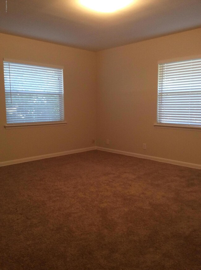 8255 Mathonia Ave, Jacksonville, FL 32211 - photo 7