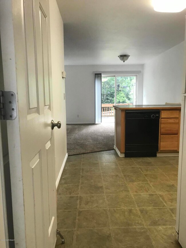 3109 Willow St unit A, Anchorage, AK 99517 - photo 3