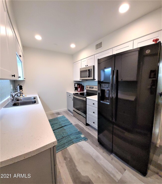 9950 W Palmeras Dr, Sun City, AZ 85373 - photo 2