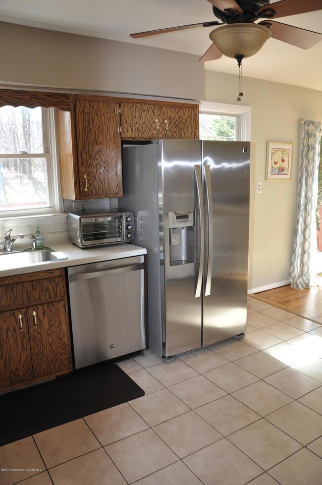 136 Riveredge Rd, Tinton Falls, NJ 07724 - photo 3