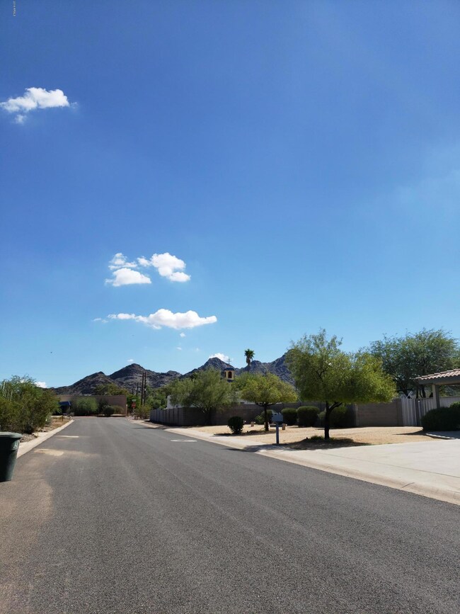 1522 E Griswold Rd, Phoenix, AZ 85020 - photo 2