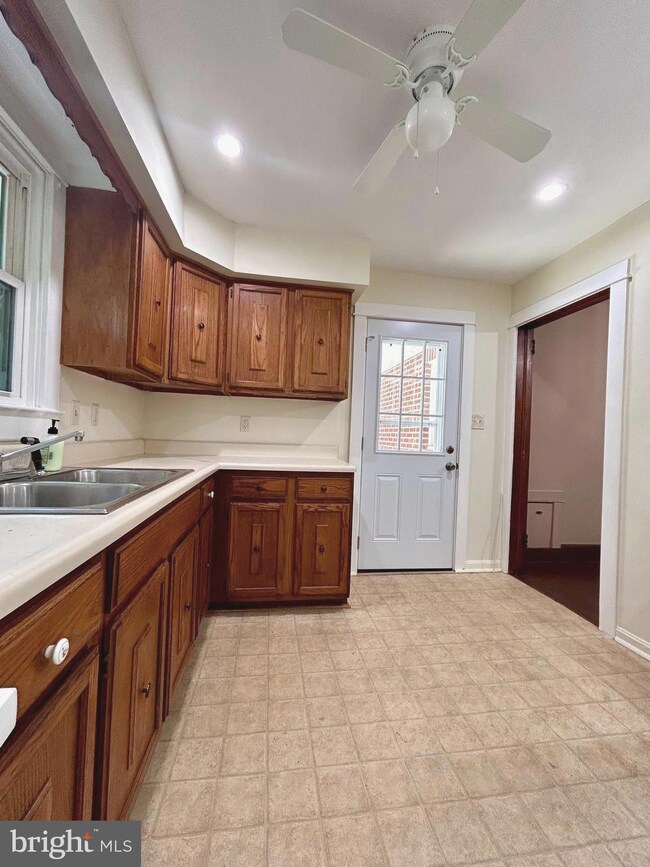 1318 Abingdon Rd, Abingdon, MD 21009 - photo 4