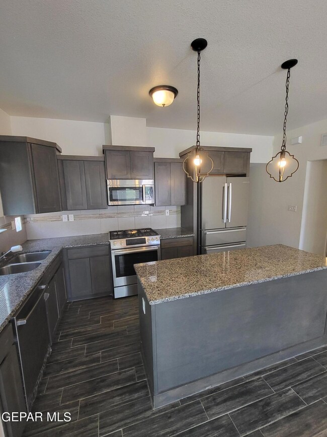 13662 Bradford St, Horizon City, TX 79928 - photo 4