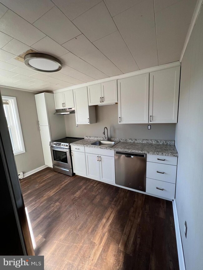 228 N Main St, Souderton, PA 18964 - photo 6