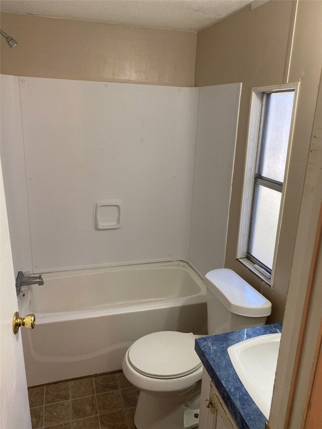 402 Otto St, East Bernard, TX 77435 - photo 7