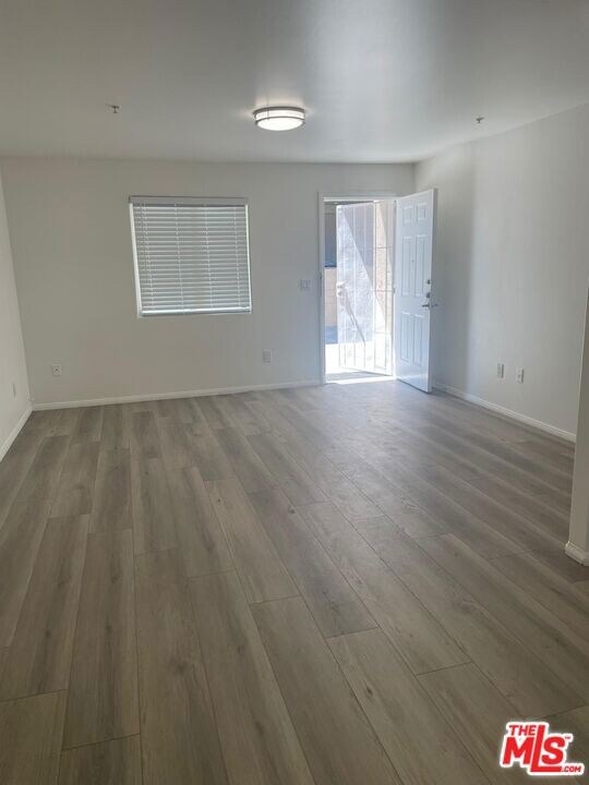 14206 Gilmore St unit 1/2, Van Nuys, CA 91401 - photo 4